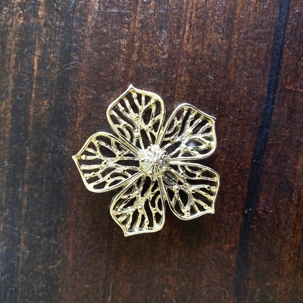 Vintage Gold Tone Filigree Flower Brooch Ornate Openwork‎ Floral Lapel Pin 1.75"
